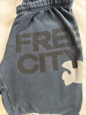 FREE CITY Navy cropped jiggers in Navy Blue